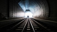 Ketika melewati Gotthard Base Tunnel, tidak ada lagi pemandangan dari ketinggian. Suhu di dalamnya bisa mencapai 40 derajat celcius (Foto: CNN)