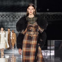 Fashion show terbaru Burberry ready to wear fall/winter 2020 yang diadakan di Olympia, London Fashion Week 2020, London, Inggris, Senin [17/2/2020]. Foto: dok. Vouge.