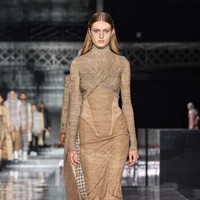 Fashion show terbaru Burberry ready to wear fall/winter 2020 yang diadakan di Olympia, London Fashion Week 2020, London, Inggris, Senin [17/2/2020]. Foto: dok. Vouge.