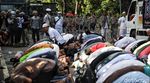 Massa Aksi 212 Salat Asar Berjemaah di Medan Merdeka Barat