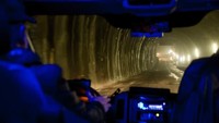 Ratusan meter di bawah Pegunungan Alpen Swiss terdapat jaringan terowongan terpanjang sedunia. Ini adalah jalur kereta berkecepatan tinggi (Foto: CNN)