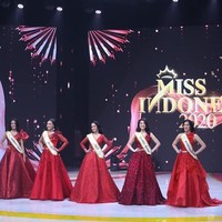 Momen Carla Yules berada di Top 5 bersama Miss Sumatera Utara Salma Dhiya Effendi, Miss Jambi Larissa Amelinda Soeryana, Miss Nusa Tenggara Timur Tenga Araminta Nadia Riwu Kaho dan Miss Bangka Belitung Christella Fenisianti. (Foto: Instagram)
