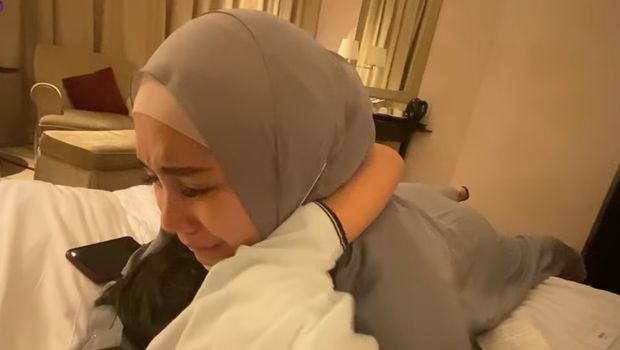 Tinggalkan Rafathar untuk Bulan Madu Bareng Raffi, Nagita Terus Menangis 