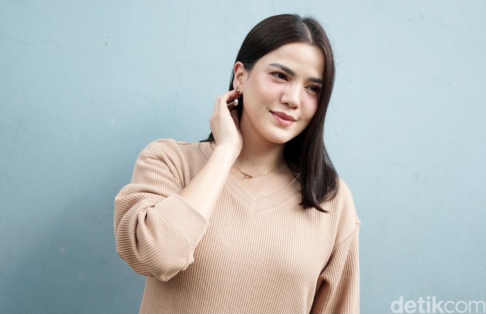 Alice Norin Alice Norin saat ditemui di studio Trans TV.