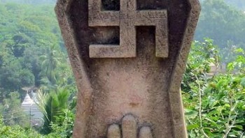 Swastika adalah salah satu simbol tertua umat manusia. Sebelum digunakan Hitler menjadi identik dengan partai Nazi, simbol ini sudah ada di zaman dulu dipakai umat Buddha. Swastika artinya adalah kebahagiaan dan kemakmuran. Foto: Pinterest via Gent Side
