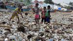Miris! Tumpukan Sampah Cemari Pantai Kedonganan Bali
