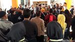 Penjahit-Pak RW Siap Lawan Gibran/Purnomo
