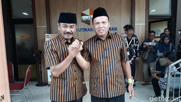 Pasangan Bagyo Wahyono-FX Supardjo (Bajo) siap maju di Pilkada Solo. Bagyo bekerja sebagai penjahit, sementara Supardjo adalah Ketua RW di Pajang, Laweyan.