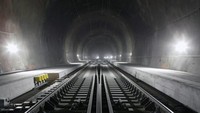 Gotthard Base Tunnel adalah proyek besar dengan nilai mencapai USD 11,3 miliar ini. Titik terdalam terowongan ini berada kedalaman 2,4 kilometer di bawah puncak Alpen (Foto: CNN)