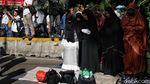 Massa Aksi 212 Salat Asar Berjemaah di Medan Merdeka Barat