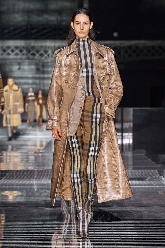 Fashion show terbaru Burberry ready to wear fall/winter 2020 yang diadakan di Olympia, London Fashion Week 2020, London, Inggris, Senin [17/2/2020]. Foto: dok. Vouge.