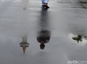 Potret Awan Mendung dan Hujan Guyur Monas Jelang Aksi 212