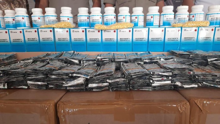 Polres Jakut bongkar gudang pil hexymer