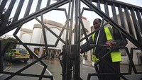 Polisi Inggris menyebut kejadian penusukan tersebut bukan sebagai tindakan teror. Korban yang berusia 70-an itu mengalami luka namun tidak berada dalam kondisi kritis. Victoria Jones/PA via AP.