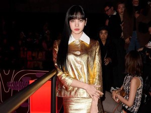 Lisa BLACKPINK Bikin Pangling di Milan Fashion Week