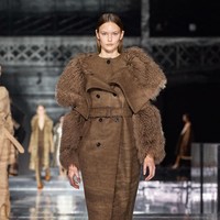 Fashion show terbaru Burberry ready to wear fall/winter 2020 yang diadakan di Olympia, London Fashion Week 2020, London, Inggris, Senin [17/2/2020]. Foto: dok. Vouge.