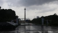 Awan mendung tampak menyelimuti langit Jakarta. Seperti diketahui, Persaudaraan Alumni (PA) 212 akan menggelar aksi di kawasan Monas hari ini, Jumat (21/2/2020).