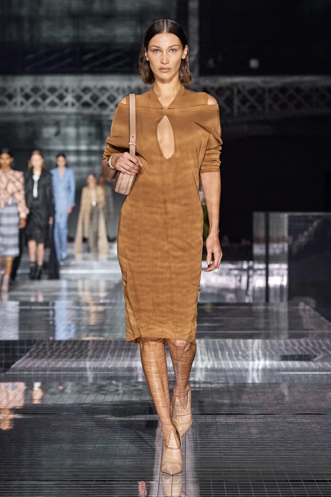 Fashion show terbaru Burberry ready to wear fall/winter 2020 yang diadakan di Olympia, London Fashion Week 2020, London, Inggris, Senin [17/2/2020]. Foto: dok. Vouge.