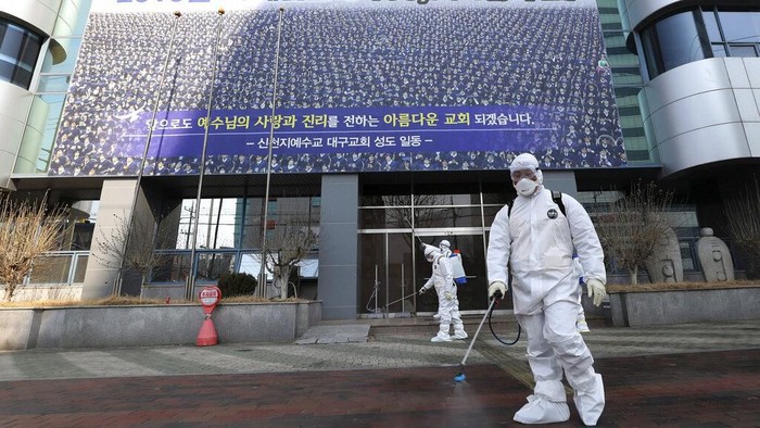 Wabah virus corona turut membuat kota Daegu di Korea Selatan menjadi sepi. Berbagai aktivitas di kota itu pun dihentikan untuk sementara waktu.