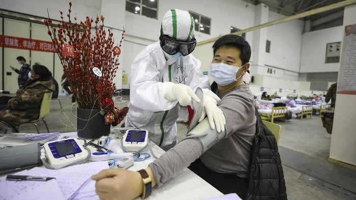 Virus corona telah mewabah di China sejak Desember 2019 lalu. Hingga kini, tim medis terus berjuang untuk menangani pasien yang terjangkit virus corona.