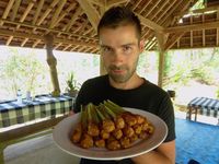 Bule Prancis Ini Jatuh Hati Pada 10 Makanan Indonesia Enak