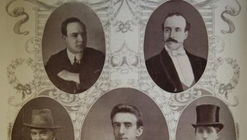 Kalian tahu mereka, meski tidak kenal. Foto ini adalah para musisi orkestra di kapal Titanic. Para musisi ini menjadi sejarah karena kepahlawanan mereka tetap bermain orkestra sampai detik terakhir kapal Titanic tenggelam untuk sedikit mengurangi kepanikan para penumpang. Foto: Pinterest via Gent Side