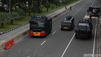 Pengamanan dilakukan dengan cara menutup beberapa ruas jalan di sekitar Monas.