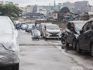 Dishub DKI Juga Kaji Sanksi Pemilik Mobil Tak Punya Garasi