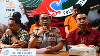 Kabid Humas Polda Metro Jaya Kombes Yusri Yunus menjelaskan proses penangkapan terhadap Aulia Farhan. Pada Kamis (20/2) dini hari, awalnya polisi menyelidiki informasi adanya transaksi sabu oleh pengedar G.