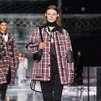 Fashion show terbaru Burberry ready to wear fall/winter 2020 yang diadakan di Olympia, London Fashion Week 2020, London, Inggris, Senin [17/2/2020]. Foto: dok. Vouge.