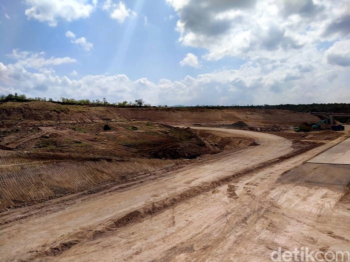 Proyek Simpang Susun Blang Bintang di Aceh Proyek tol pertama di Aceh yang hubungkan Banda Aceh-Sigli terus dikebut, seksi IV Indrapuri-Blang Bintang jadi yang paling jauh progresnya. Bagaimana rupanya?