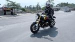 Beauty and The Beast, Nikita Mirzani di Atas Moge 1.100 cc