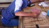 Es teler ternyata bisa bikin teler beneran nih. Wanita yang satu ini teler usai menyantap es. Ah ini mah pasti hanya kekenyangan. Foto: istimewa