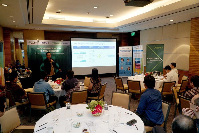 Membahas Modernisasi Data Center Seminar bertema