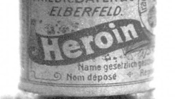 Sebelum tahun 1914, heroin dijual bebas di apotek. Pil heroin kala itu diresepkan untuk mengobati batuk, asma, diare dan bahkan sebagai obat tidur untuk anak-anak. Foto: Pinterest via Gent Side