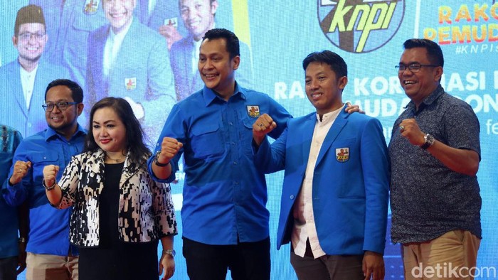 Ketua Umum DPP Komite Nasional Pemuda Indonesia Noer Fajrieansyah didampingi Sekjen DPP KNPI Addin Jauharudin membuka rapat kerja nasional di Jakarta, Jumat (21/2/2020). DPP KNPI dalam rakernas kali ini membahas mengenai omnibus law, persatuan dan rekonsiliasi KNPI. Rakernas ini berlangsung hingga 23 Februari 2020.