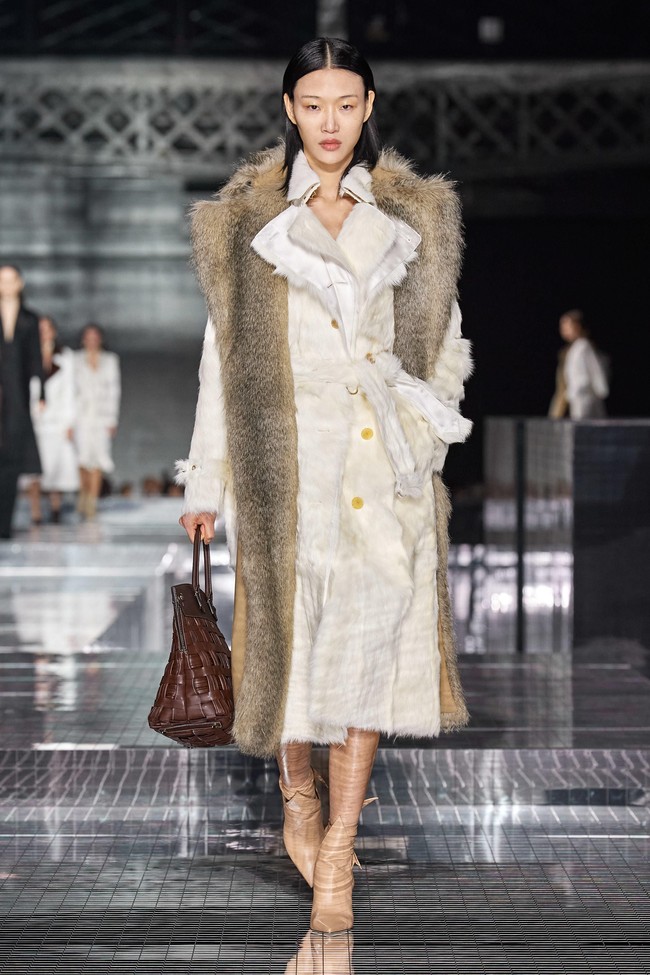 Fashion show terbaru Burberry ready to wear fall/winter 2020 yang diadakan di Olympia, London Fashion Week 2020, London, Inggris, Senin [17/2/2020]. Foto: dok. Vouge.