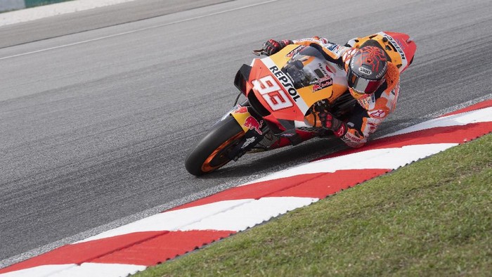 KUALA LUMPUR, MALAYSIA - FEBRUARY 08: Marc Marquez of Spain and Repsol Honda Team rounds the bend during the MotoGP Pre-Season Tests at Sepang Circuit on February 08, 2020 in Kuala Lumpur, Malaysia. (Photo by Mirco Lazzari gp/Getty Images)