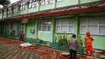 Potret Atap SMKN 24 Jakarta yang Roboh