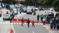 Polisi menutup beberapa ruas jalan sekitar Monas.