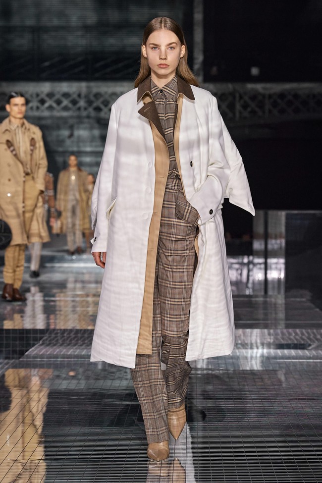Fashion show terbaru Burberry ready to wear fall/winter 2020 yang diadakan di Olympia, London Fashion Week 2020, London, Inggris, Senin [17/2/2020]. Foto: dok. Vouge.