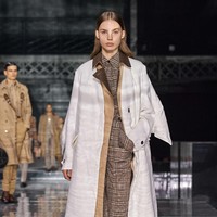 Fashion show terbaru Burberry ready to wear fall/winter 2020 yang diadakan di Olympia, London Fashion Week 2020, London, Inggris, Senin [17/2/2020]. Foto: dok. Vouge.