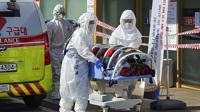 Wabah virus corona turut membuat kota Daegu di Korea Selatan menjadi sepi. Berbagai aktivitas di kota itu pun dihentikan untuk sementara waktu.