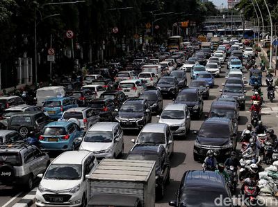 Tugu Tani-Monas Macet Total Imbas Pengalihan Arus Aksi 212