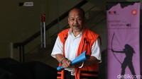 Dalam kasus ini, KPK menetapkan empat tersangka, yakni mantan Kepala Dinas Pengelolaan Keuangan dan Aset Daerah Kota Bandung Herry Nurhayat, anggota DPRD Kota Bandung periode 2009-2014 Tomtom Dabbul Qomard, anggota DPRD Kota Bandung periode 2009-2014 Kadar Slamet, dan pengusaha Dadang Suganda.