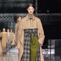 Fashion show terbaru Burberry ready to wear fall/winter 2020 yang diadakan di Olympia, London Fashion Week 2020, London, Inggris, Senin [17/2/2020]. Foto: dok. Vouge.