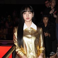 Semua personel BLACKPINK masuk dalam daftar 10 Wanita Tercantik Dunia 2020. Adalah Lisa, maknae grup idol bentukan YG itu, yang menduduki posisi 2. Wanita asal Thailand ini mendapatkan 3.852.340 suara. Foto: Pietro S. DAprano/Getty Images for Prada