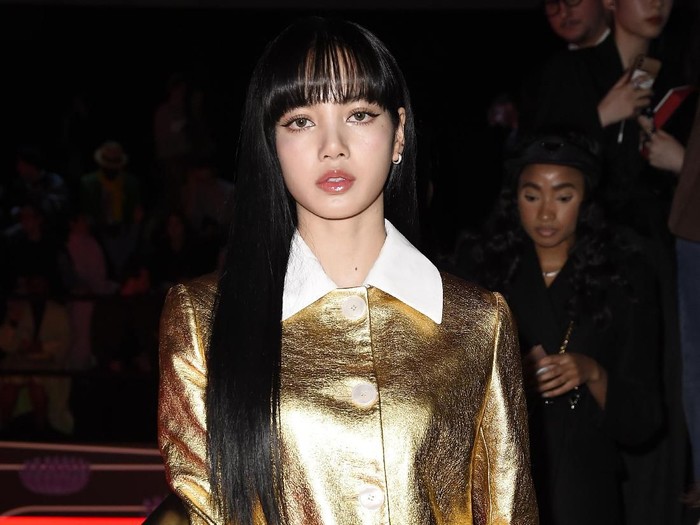 MILAN, ITALY - FEBRUARY 20: Lisa from Blackpink attends the Prada show during Milan Fashion Week Fall/Winter 2020/2021 on February 20, 2020 in Milan, Italy. (Photo by Pietro S. DAprano/Getty Images for Prada)