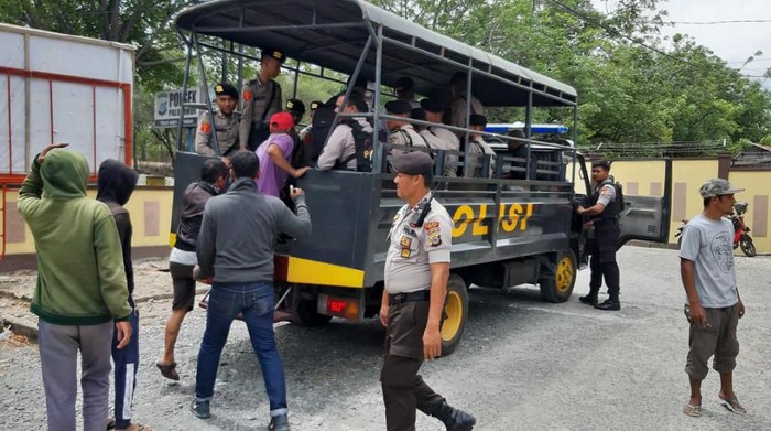 12 warga Talise, Palu, Sulteng, ditangkap karena hadang petugas (Dok. Polsek Palu Timur)