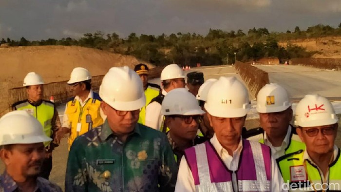 Presiden Jokowi tinjau proyek tol Banda Aceh-Sigli